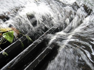 Dešťová voda nepatří na čistírnu odpadních vod. Některá práva vyhrazena. Foto | Tom Hamilton / Flickr